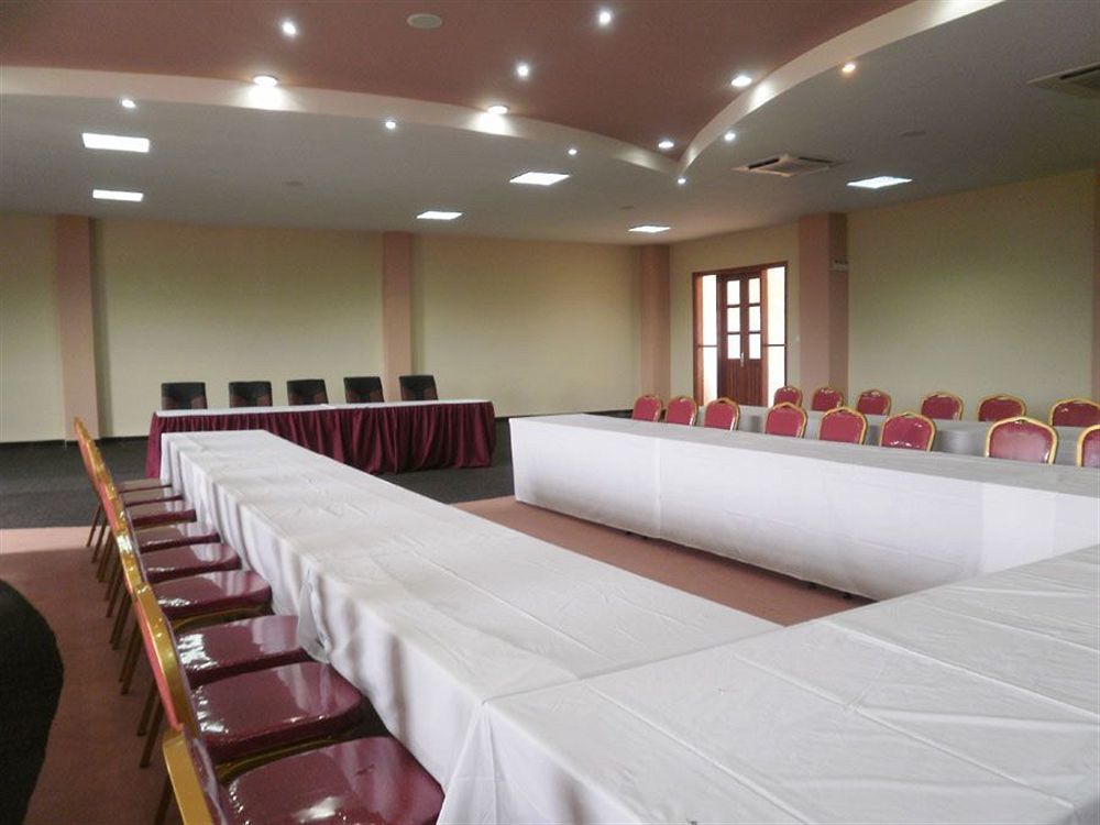 Silver Springs Hotel Kampala Ngoại thất bức ảnh