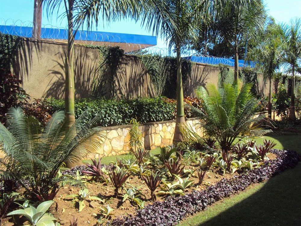 Silver Springs Hotel Kampala Ngoại thất bức ảnh