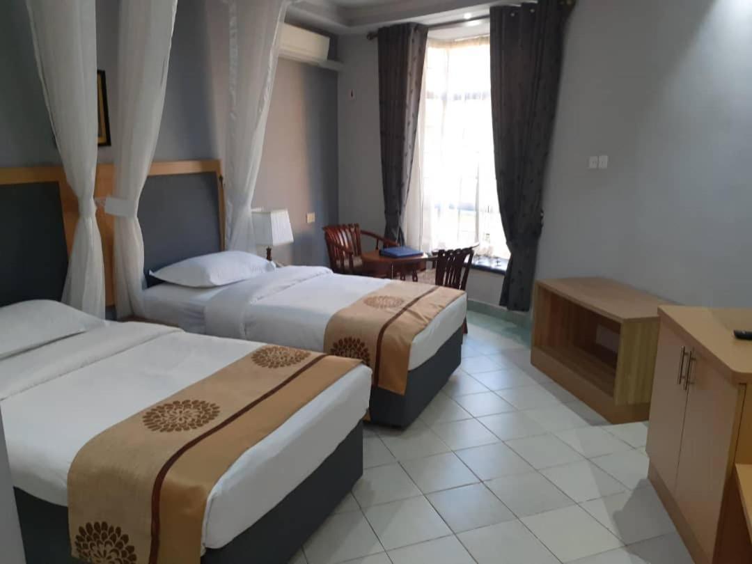 Silver Springs Hotel Kampala Ngoại thất bức ảnh